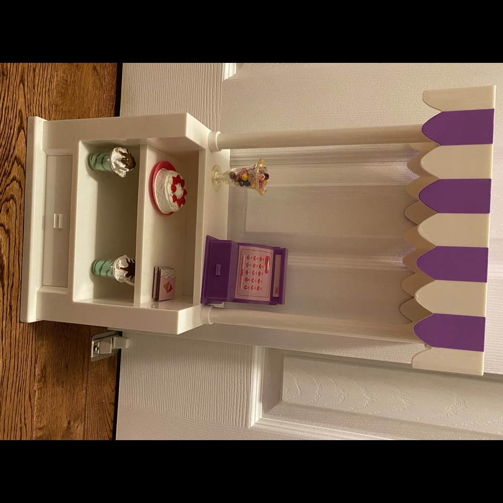COPY - Doll ice cream stand